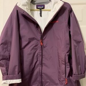 WOMAN’S PATAGONIA RAIN JACKET